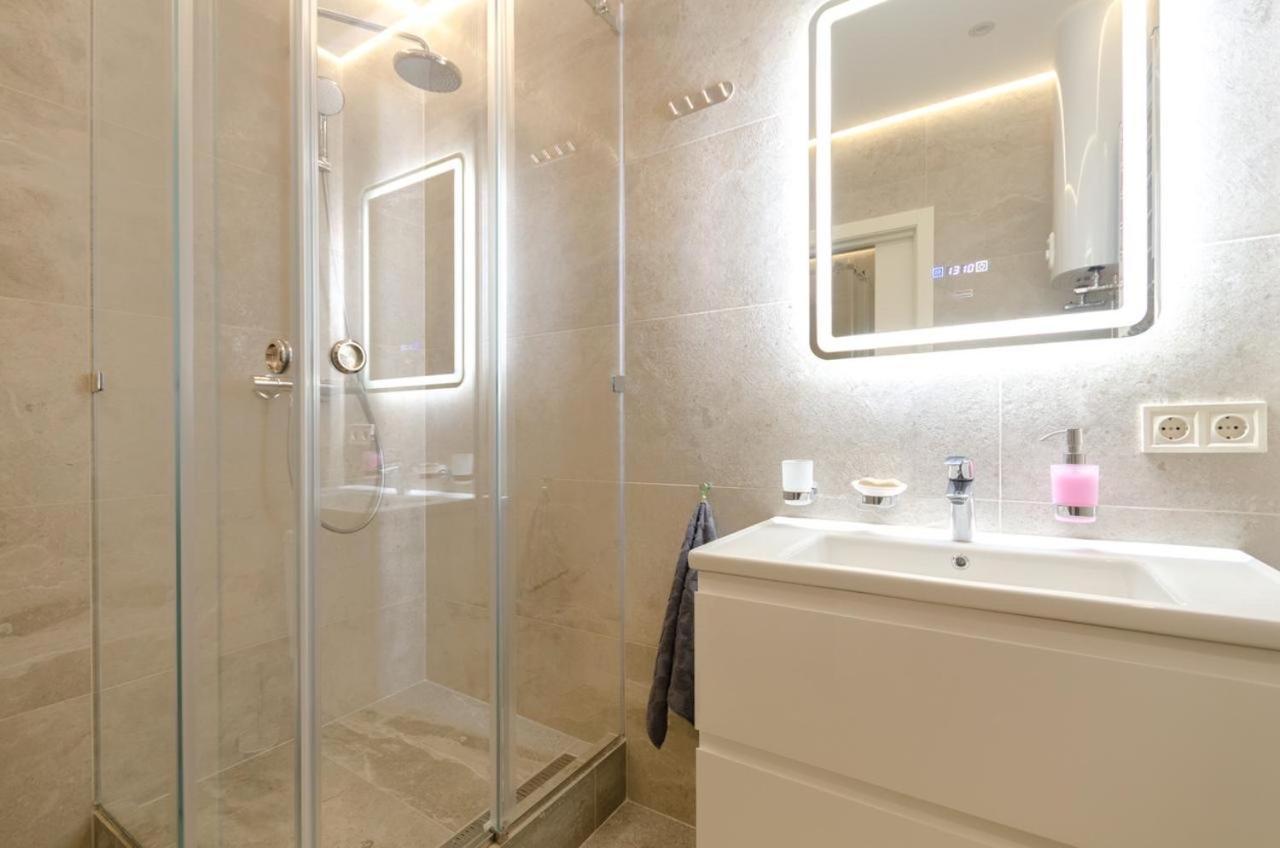 Mini-Smart 1 Apartment Kyiv Exterior photo