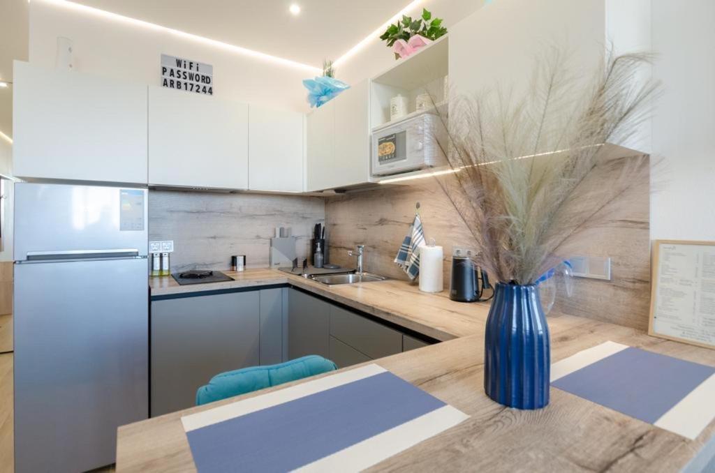 Mini-Smart 1 Apartment Kyiv Exterior photo